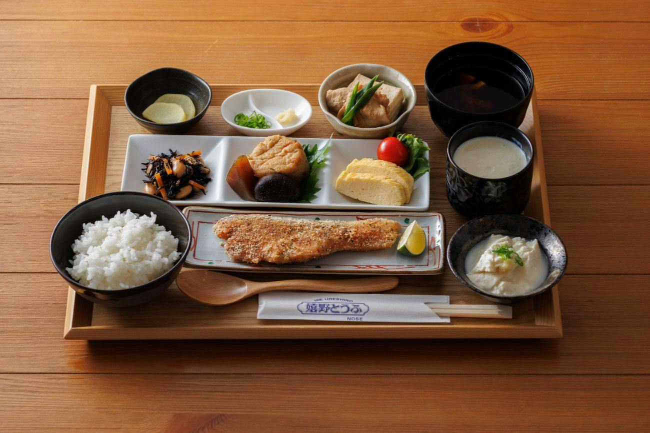 【朝食のみ】ご自身で作る出来立て寄せ嬉野豆腐御膳｜嬉野とうふ のせ