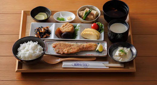 【朝食のみ】ご自身で作る出来立て寄せ嬉野豆腐御膳|嬉野とうふ のせ