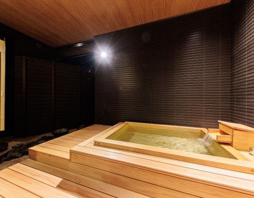 客室には唯一の水盤テラス