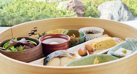 気軽に人吉の優しい朝食と源泉かけ流しの湯を心ゆくまで堪能【朝食付き】