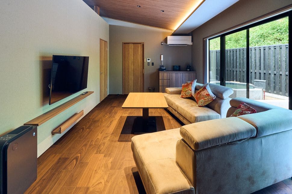 Bilik Jepun dan Barat dengan Onsen Batu Terbuka