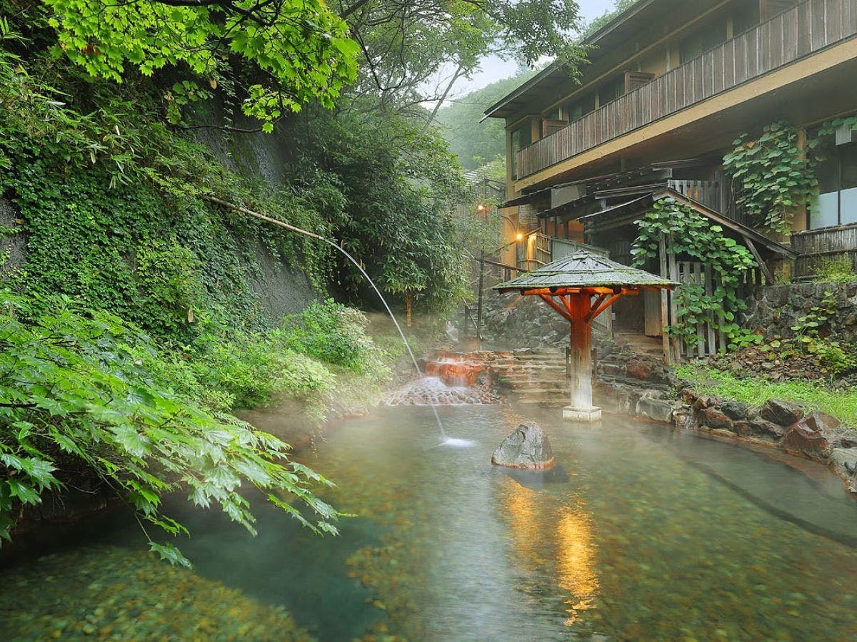 Kolam mandi terbuka campuran “Kawa no Yu”