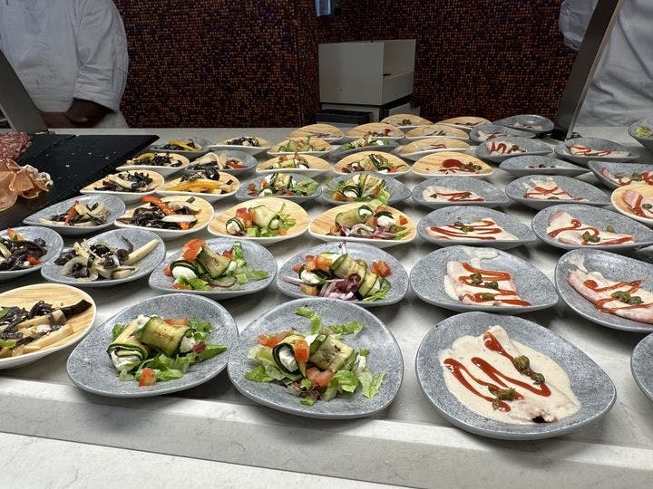 ビュッフェ料理