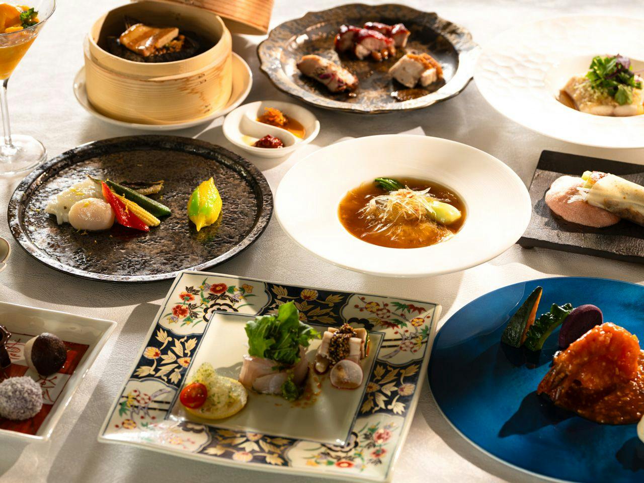 隣接レストラン「中国料理 琥珀楼」