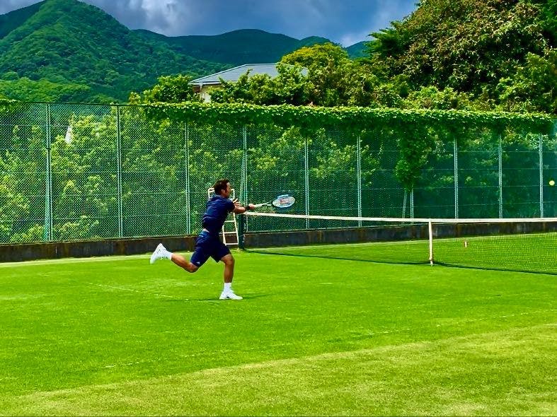 首都圏唯一の天然芝テニスコート
