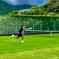 首都圏唯一の天然芝テニスコート