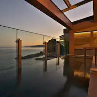 อ่างอาบน้ำกลางแจ้งพร้อมวิวทะเล