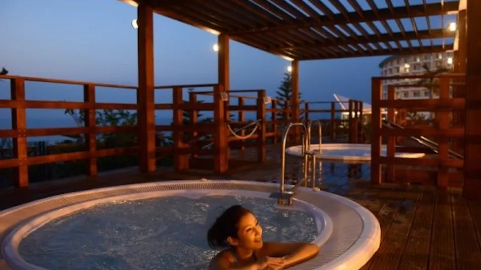 Okinawa Kariyushi Beach Resort Ocean Spa