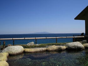 伊豆大島を正面に臨む　眺望絶佳の宿　熱川館