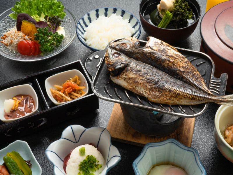 伊豆大島を正面に臨む宿　熱川館