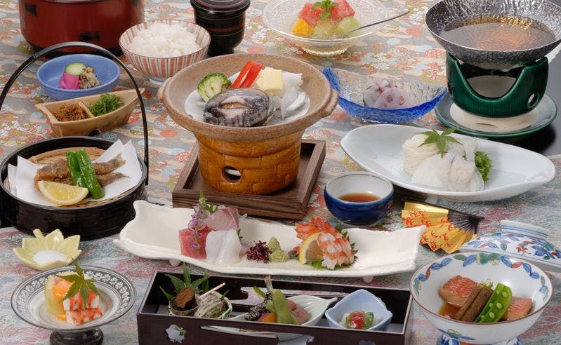 伊豆大島を正面に臨む宿　熱川館