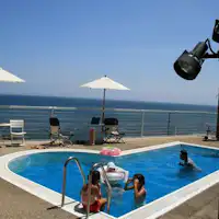 屋外プールの営業は7月中旬から9月中旬まで