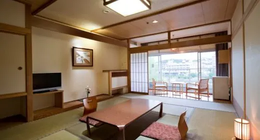 <冬季限定>寒い時期にピッタリ【ちゃんこ鍋】と名湯・おごと温泉であったまろう