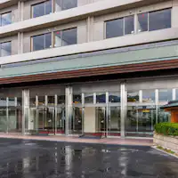 ทางเข้าหลัก (กลางวัน)