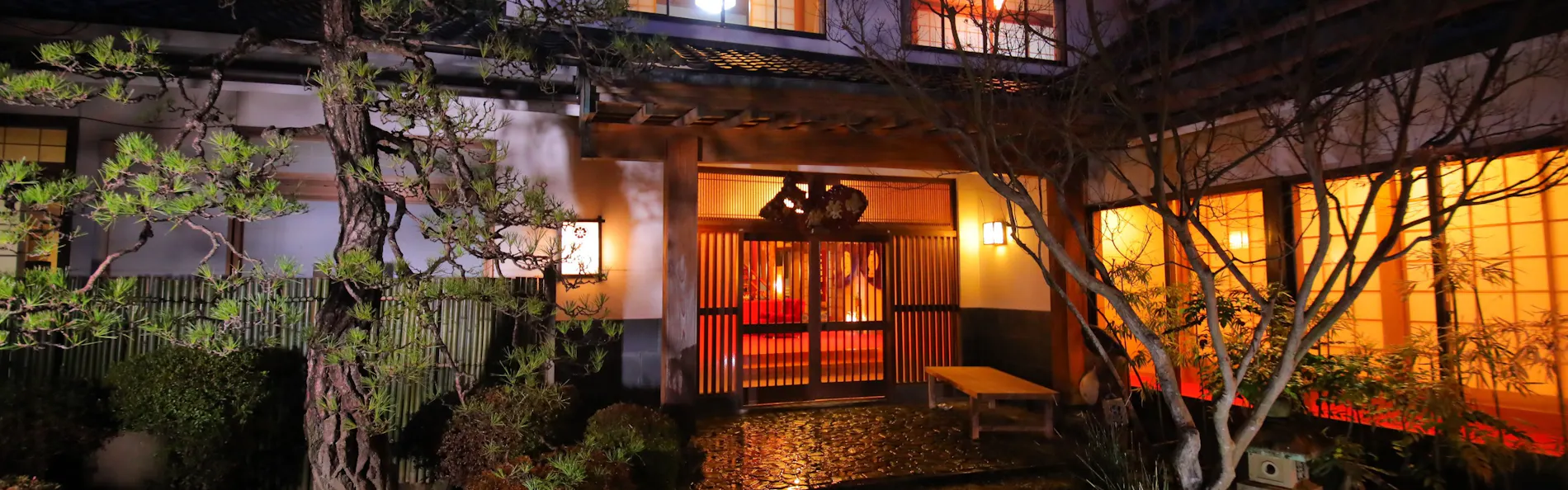 伯亭 若の屋