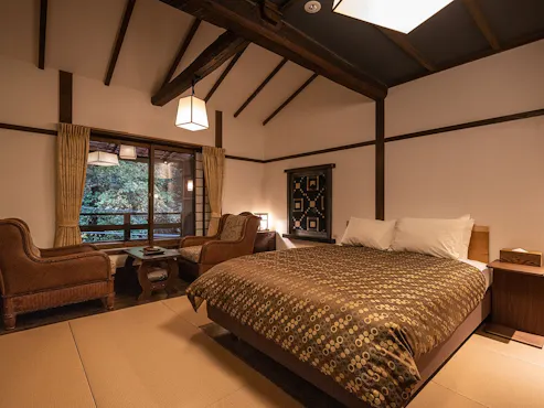 山側和室(ダブルベット完備)