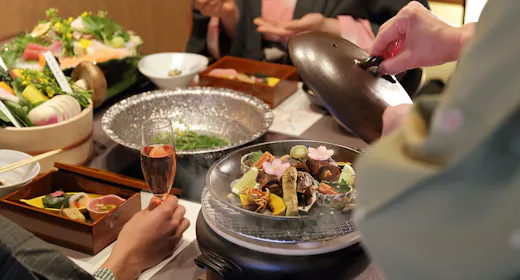 【個室食事】個室ダイニングで、厳選素材でつくる贅沢な和のコース料理。(夕朝食付)