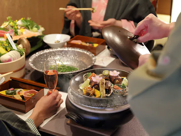 【個室食事】個室ダイニングで、厳選素材でつくる贅沢な和のコース料理。(夕朝食付)