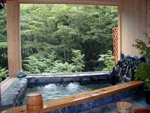 貸切展望露天「ヤマセミの渓流」風呂