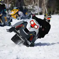 スノーモービル