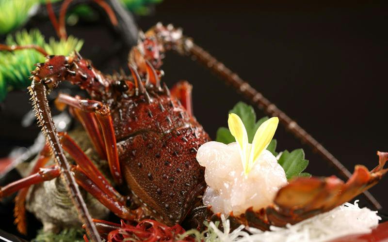 【秋グルメ｜伊勢海老の旅】夜はお一人様1尾のお造り＆翌朝は伊勢海老の味噌汁で、旬の味を二度堪能