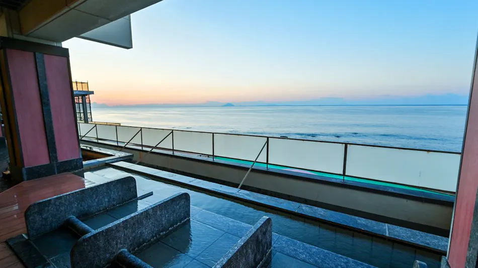 Inatori Tokai Hotel Yuen: A Scenic Hot Spring and Seafood Feast Inn