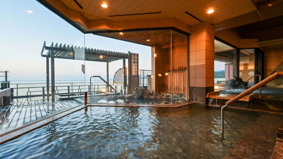 Inatori Tokai Hotel Yuen: A Scenic Hot Spring and Seafood Feast Inn