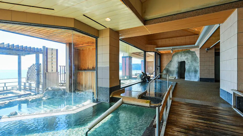 Inatori Tokai Hotel Yuen: A Scenic Hot Spring and Seafood Feast Inn