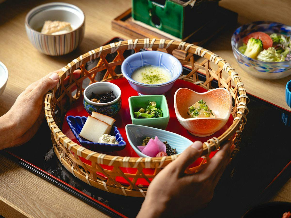 【一泊朝食】 伊豆の恵みをあじわう和朝食。海を望む湯宿で迎える、からだに優しい朝