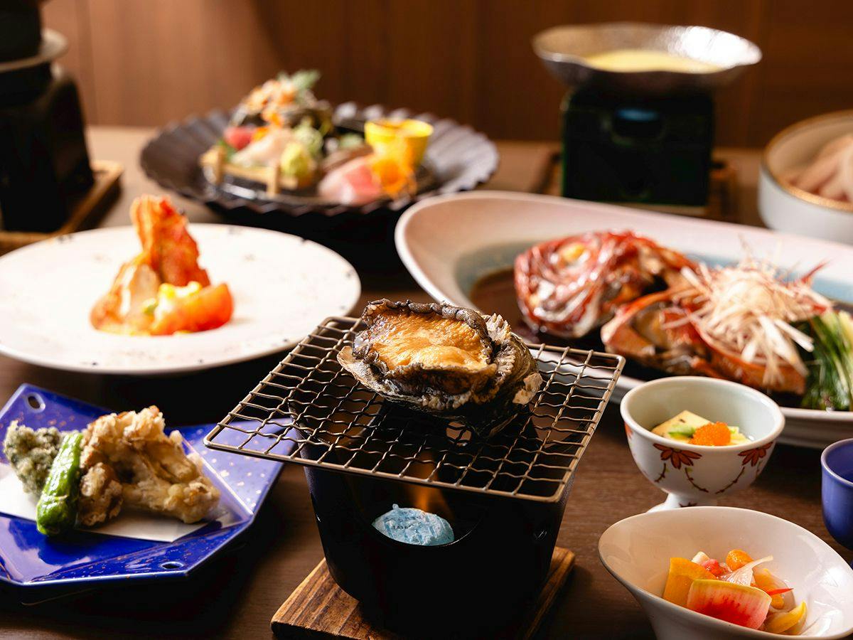 【美食会席-海の饗宴-】 三大食材＜伊勢海老・金目鯛・鮑＞を味わう。伊豆の恵みを堪能する上質会席