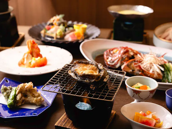 【美食会席-海の饗宴-】 三大食材<伊勢海老・金目鯛・鮑>を味わう。伊豆の恵みを堪能する上質会席