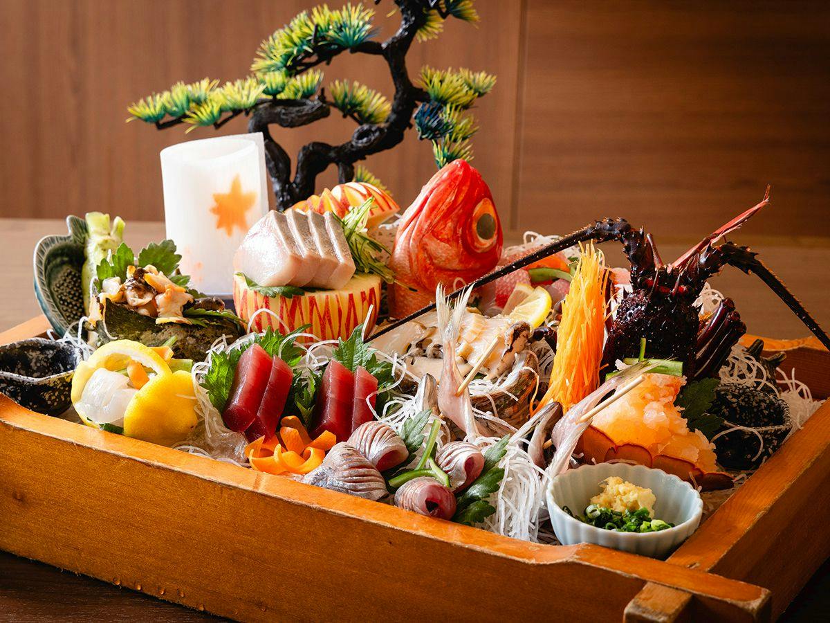 【特選会席-湯苑Yuen-】五つの味覚を贅沢に。目利きから仕立てまで、料理長が手がける最上級の一席