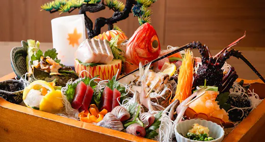 【特選会席-湯苑Yuen-】五つの味覚を贅沢に。目利きから仕立てまで、料理長が手がける最上級の一席