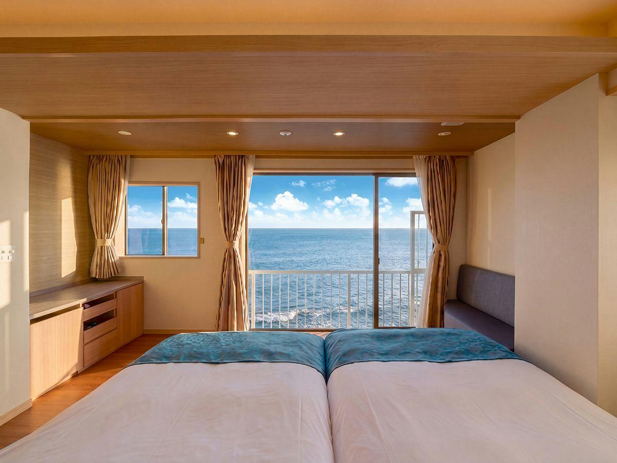 Inatori Tokai Hotel Yuen: A Scenic Hot Spring and Seafood Feast Inn