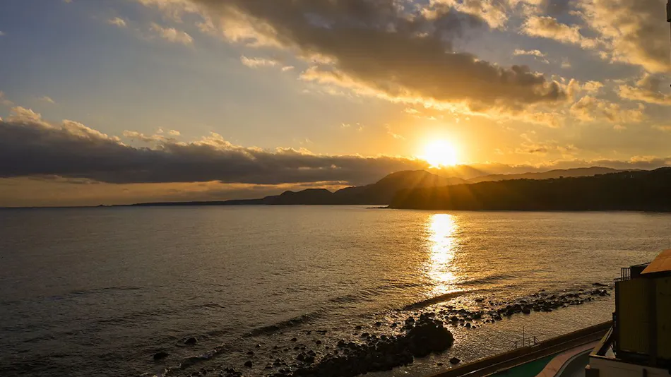 Inatori Tokai Hotel Yuen: A Scenic Hot Spring and Seafood Feast Inn