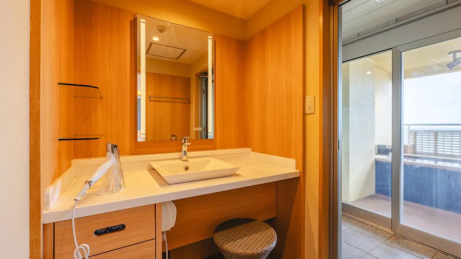 Inatori Tokai Hotel Yuen: A Scenic Hot Spring and Seafood Feast Inn