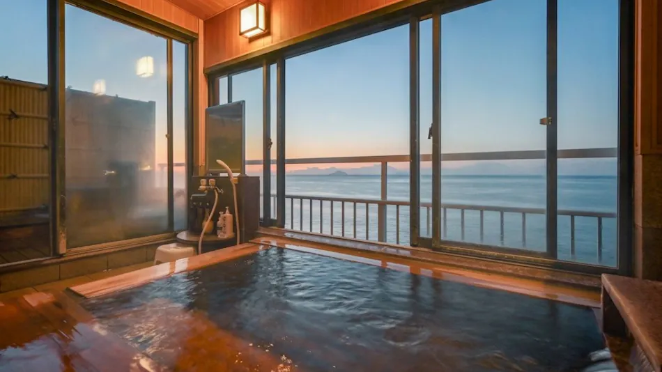 Inatori Tokai Hotel Yuen: A Scenic Hot Spring and Seafood Feast Inn