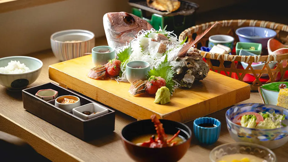 Inatori Tokai Hotel Yuen: A Scenic Hot Spring and Seafood Feast Inn