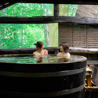 珍しいみそ樽の露天風呂!