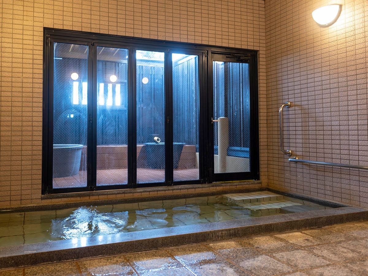 อ่างอาบน้ำกึ่งกลางแจ้ง