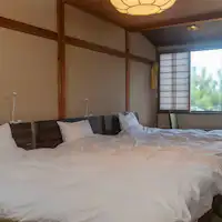 ห้องพักแบบญี่ปุ่นพร้อมเตียง (สำหรับ 3-4 ท่าน)
