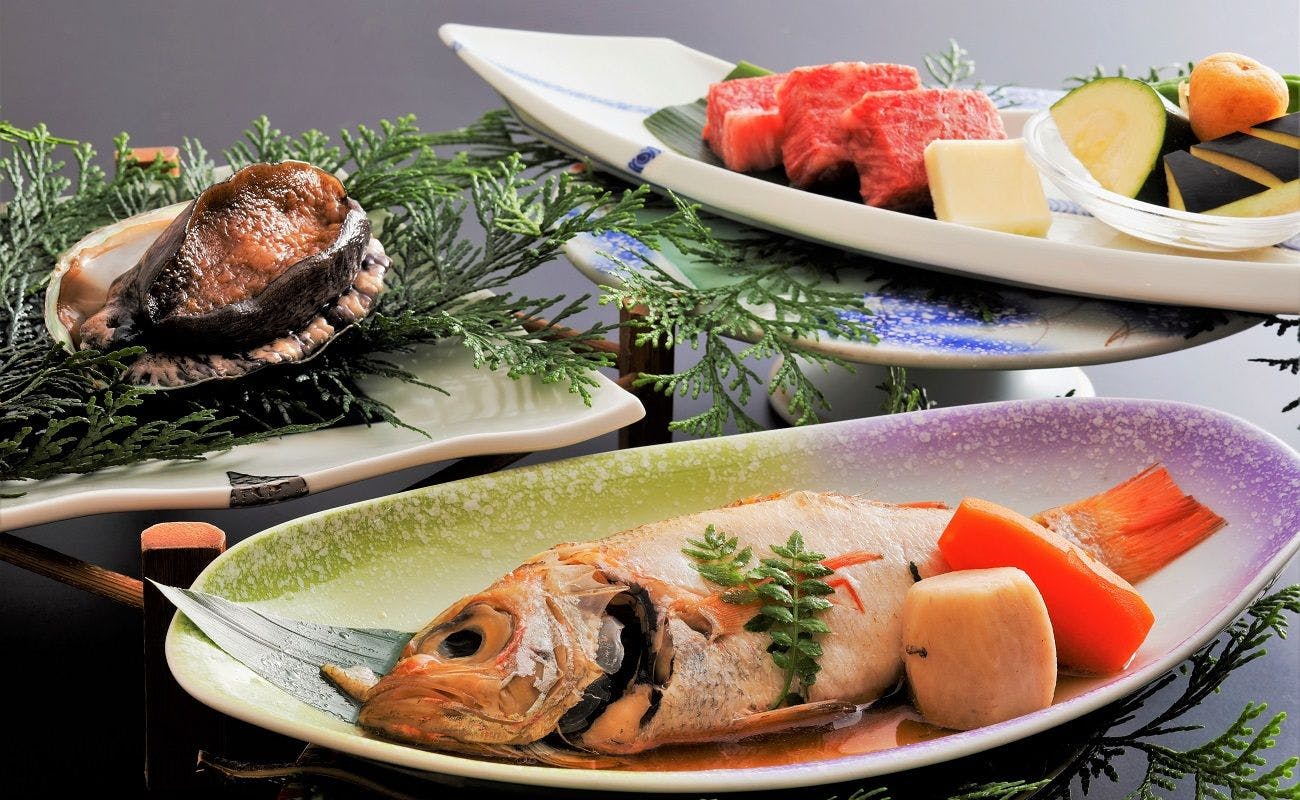 3大グルメ：ノドグロ県産鳥取和牛国産鮑