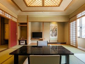 尾瀬を望む　老神温泉「源泉湯の宿　紫翠亭」