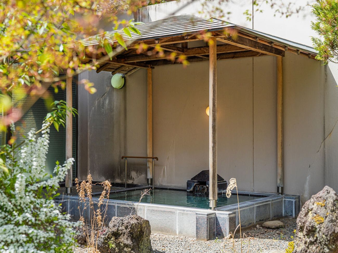 源泉湯の宿　紫翠亭