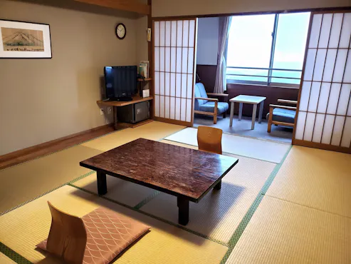 10榻榻米日式禁煙房。容納人數2至4人。