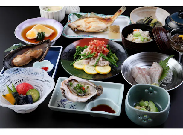 夕食イメージ(夏)です。畑と海の恵みを。