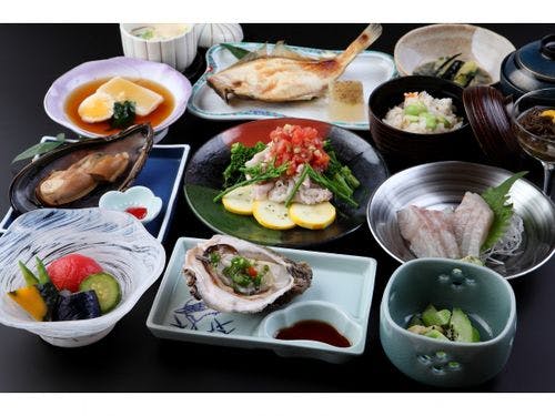 夕食イメージ(夏）です。畑と海の恵みを。