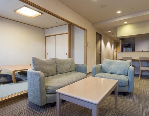 和室と洋室がセットになったお部屋です。