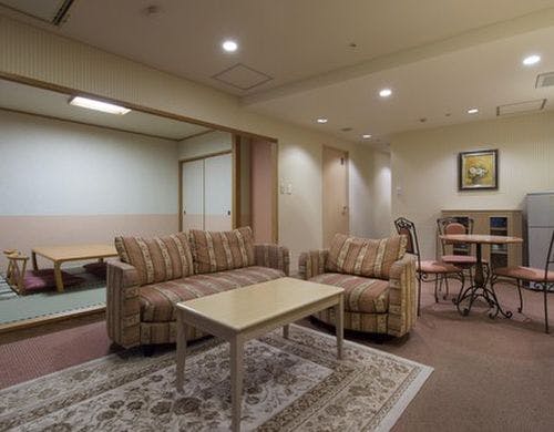 キッチンが無く広々リビングのお部屋です。