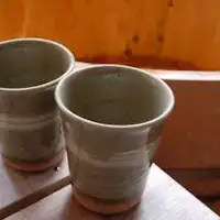 金泉を使って色付けされた「有馬温泉焼」